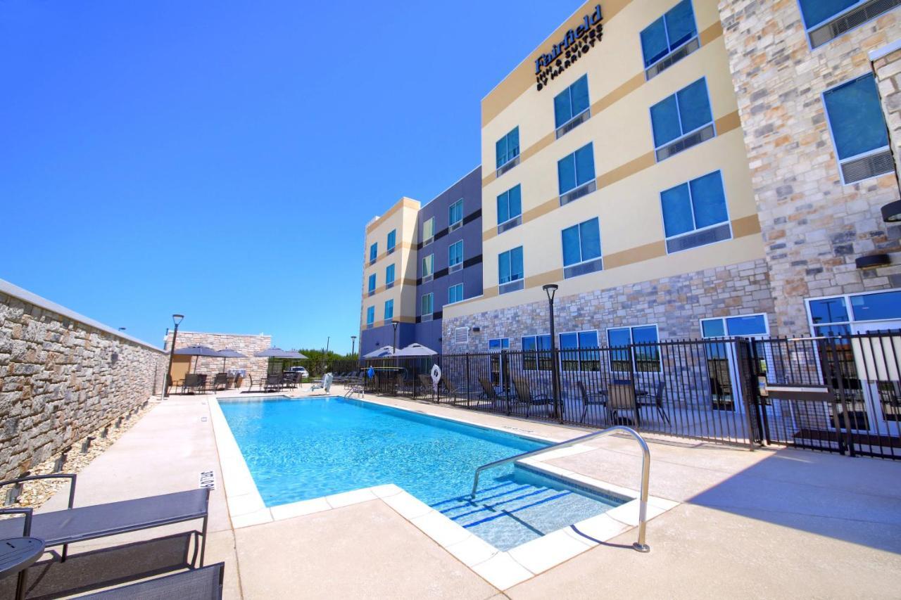 Fairfield Inn & Suites By Marriott Dallas Cedar Hill Exterior photo